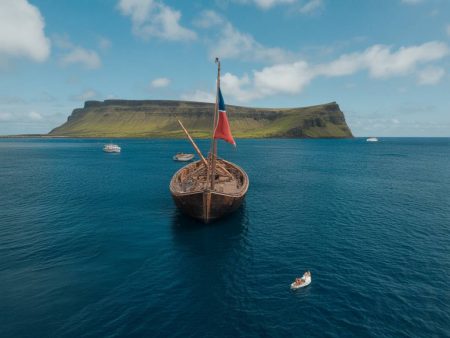Croisière culturelle entre les îles atlantiques : découvrir les traditions d’Islande aux Antilles